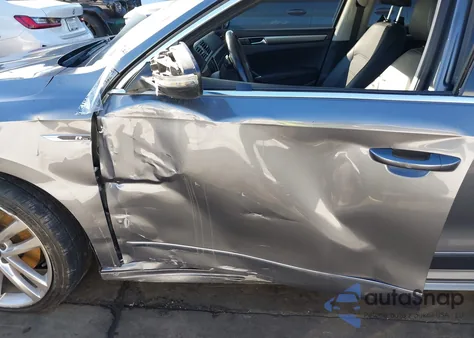 2017 Volkswagen Passat 1.8T R-Line z USA, uszkodzony, nr VIN 1VWDT7A33HC010989